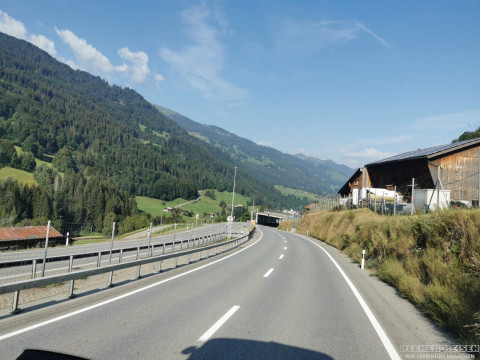 b2ap3_thumbnail_beckerreisen-schweiz2026-andermatt1 Mit Bus und Bahn durch die Schweizer Bergwelt - Reisejournal