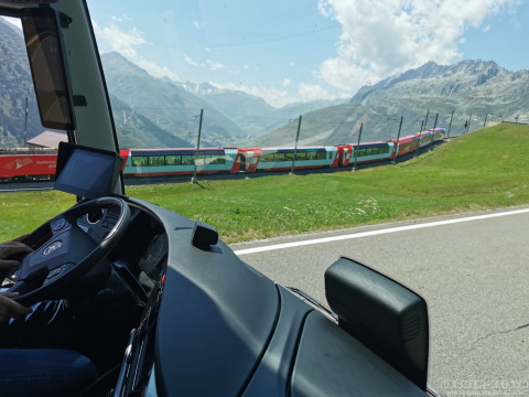 b2ap3_thumbnail_beckerreisen-schweiz2026-andermatt11 Mit Bus und Bahn durch die Schweizer Bergwelt - Reisejournal